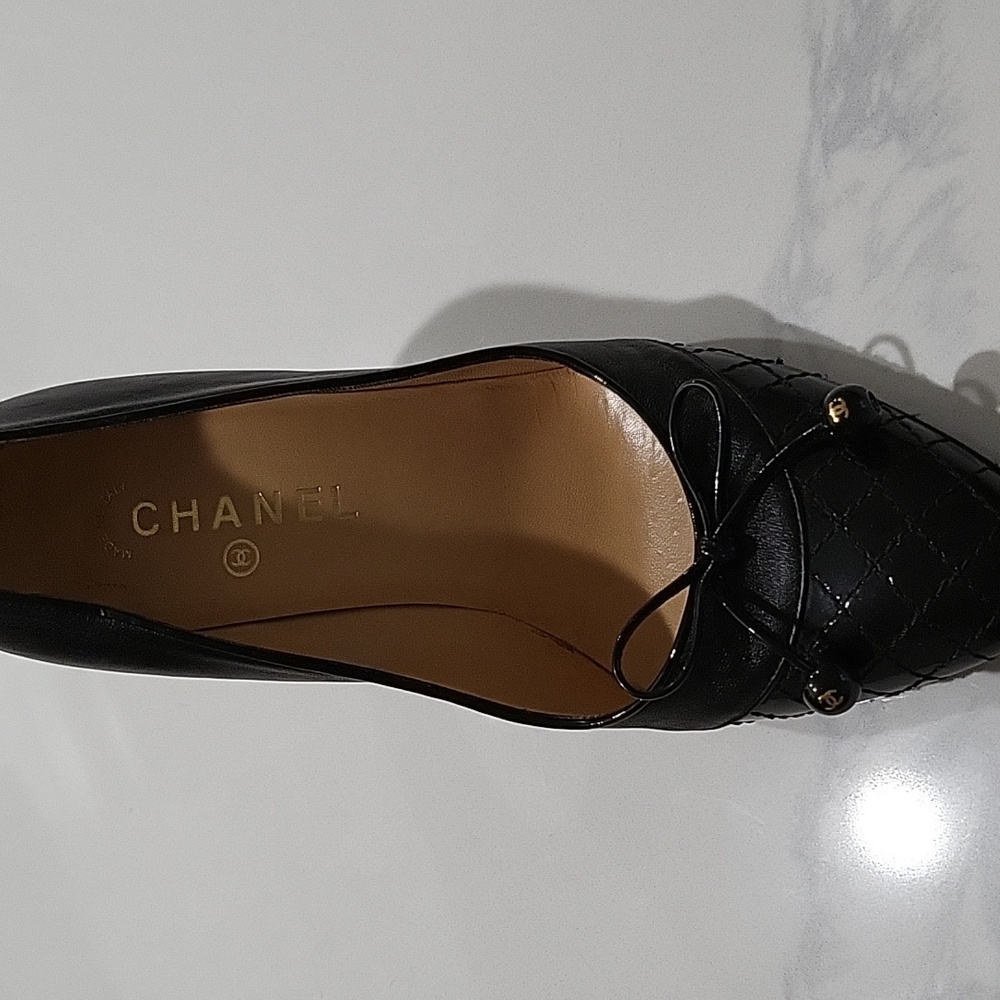 Chanel 3 inch pump shoes.